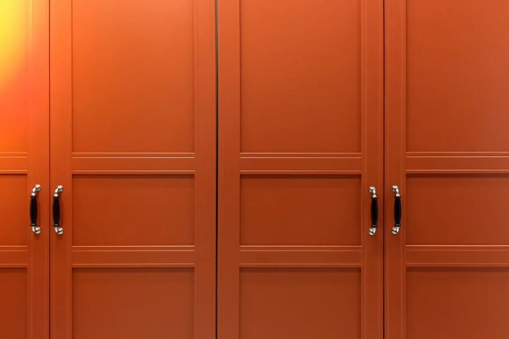 Comment bien choisir une porte de placard selon son intérieur ?