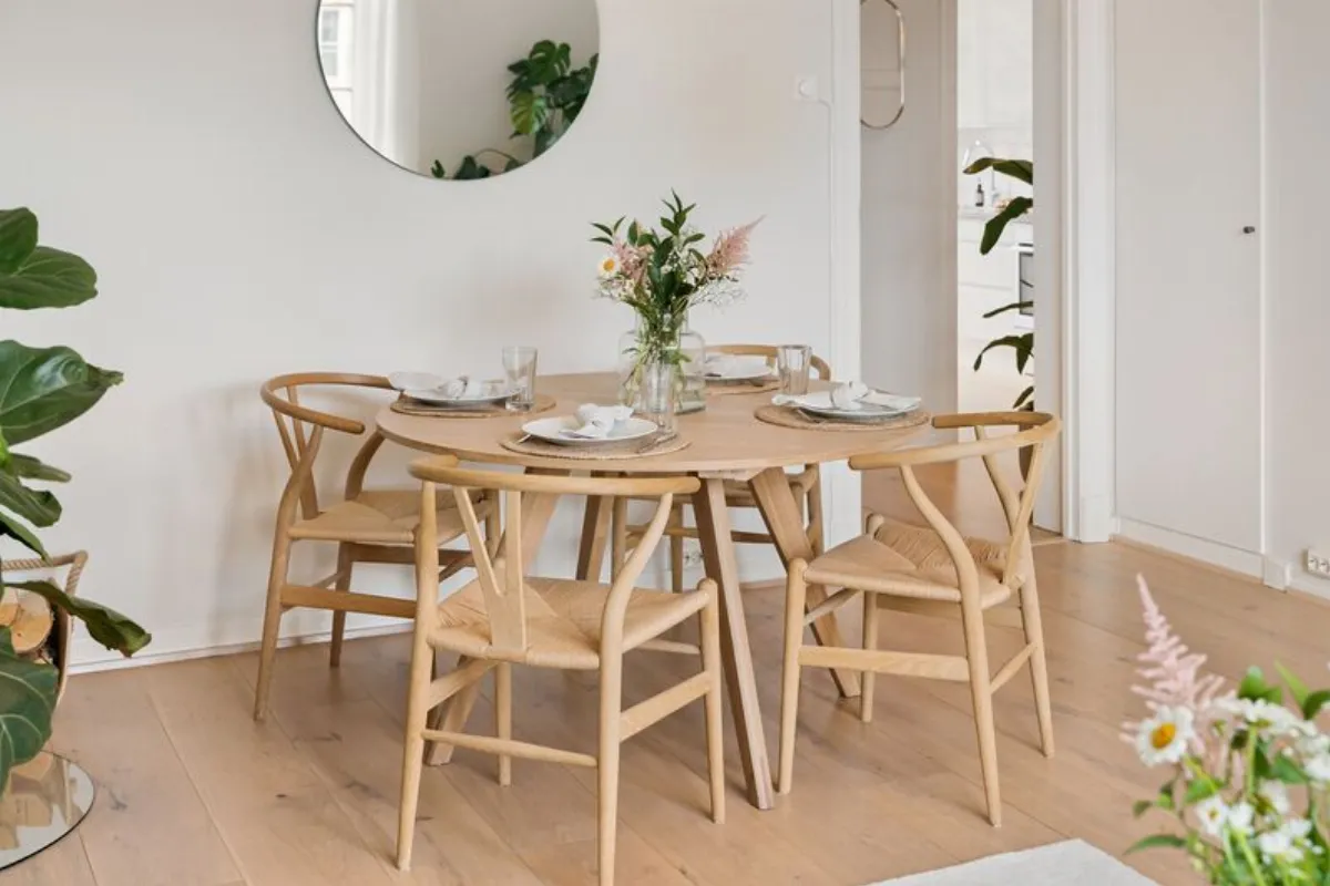 meuble en chêne clair